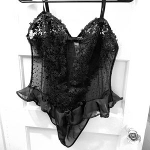 🌺Black lace body suit with ruffles